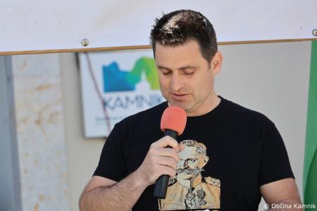 Mednarodna revija starodobnikov v Kamnik privabila ljubitelje klasičnih vozil (5)